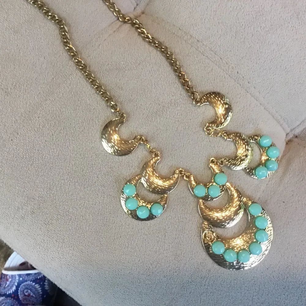 Hammered Goldtone Necklace w/Turquoise-Colored Beads